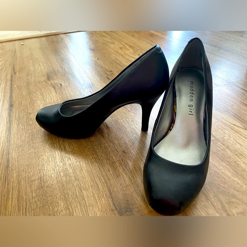 Madden Girl Classic Black Pumps Women’s Shoe Size 5